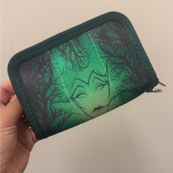 Harvey’s Sleeping Beauty FSW - Picture 3 of 9